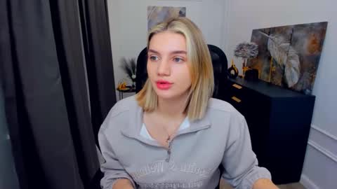 selenaemoore online show from 04.21.26