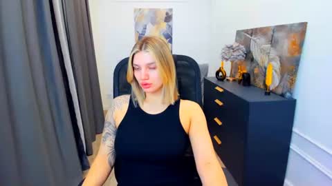 selenaemoore online show from 05.05.26