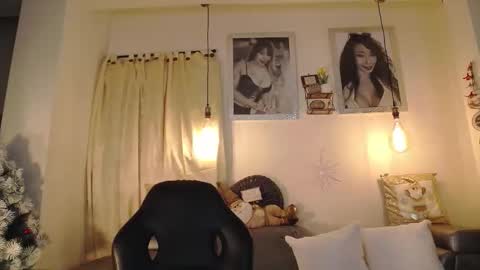 Snapshot of selenarossi chatting on 12.15.25 SelenaRossi online show from 12.15.25