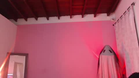 Snapshot of selene_gils chatting on 10.30.25 nathy online show from 10.30.25