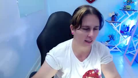 Snapshot of selene_mom chatting on 02.28.26 selene online show from 02.28.26