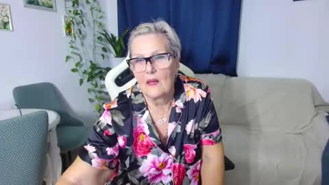 Snapshot of selenna57 chatting on 11.26.25 Selenna online show from 11.26.25