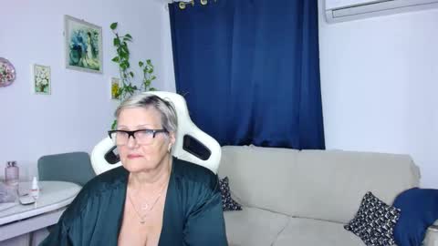 Snapshot of selenna57 chatting on 01.11.26 Selenna online show from 01.11.26