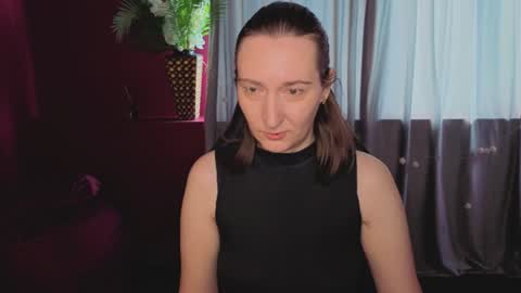 Snapshot of selestiasonata chatting on 06.19.26 selestiasonata online show from 06.19.26