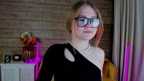 SelinSwarovski online show from 02.17.25