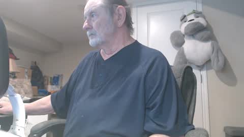 Snapshot of selkie2s chatting on 10.04.25 selkie2s online show from 10.04.25