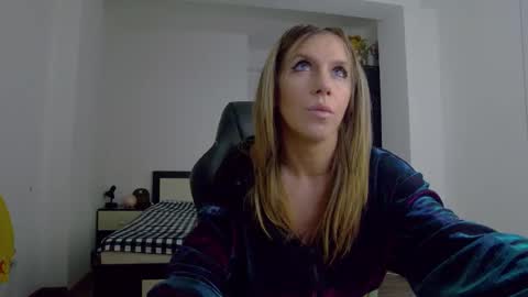 Snapshot of sellena_angels chatting on 02.22.26 sellena_angels online show from 02.22.26