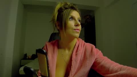 Snapshot of sellena_angels chatting on 03.19.26 sellena_angels online show from 03.19.26