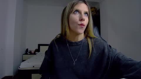 Snapshot of sellena_angels chatting on 04.15.26 sellena_angels online show from 04.15.26