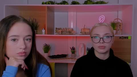 Snapshot of sendi_cais chatting on 10.15.25 Sendi online show from 10.15.25