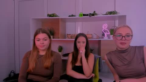 Snapshot of sendi_cais chatting on 10.21.25 Sendi online show from 10.21.25