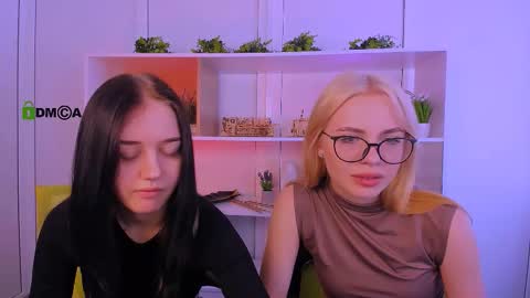 Snapshot of sendi_cais chatting on 10.26.25 Sendi online show from 10.26.25