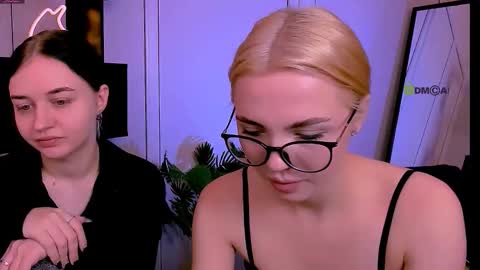 Snapshot of sendi_cais chatting on 10.27.25 Sendi online show from 10.27.25