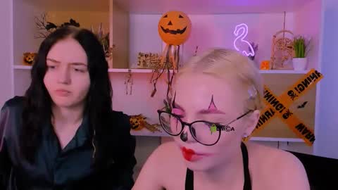 Snapshot of sendi_cais chatting on 10.31.25 Sendi online show from 10.31.25