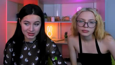 Snapshot of sendi_cais chatting on 11.15.25 Sendi online show from 11.15.25