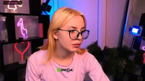 Snapshot of sendi_cais chatting on 12.17.25 Sendi online show from 12.17.25