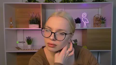 Snapshot of sendi_cais chatting on 12.23.25 Sendi online show from 12.23.25