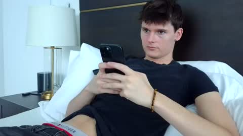 Snapshot of sensualalien chatting on 08.04.26 Cam online show from 08.04.26