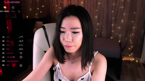 Snapshot of sensualily chatting on 02.06.25 Kiki online show from 02.06.25