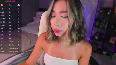 Snapshot of sensualily chatting on 06.26.26 Kiki online show from 06.26.26
