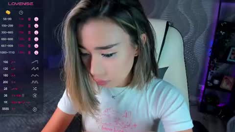 Snapshot of sensualily chatting on 07.24.26 Kiki online show from 07.24.26