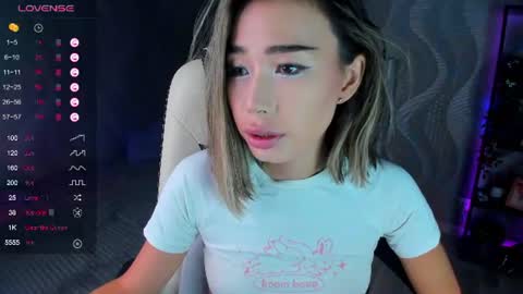 Snapshot of sensualily chatting on 07.26.26 Kiki online show from 07.26.26