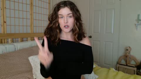 Snapshot of sensually__active chatting on 05.15.26 Julia online show from 05.15.26