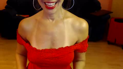 Snapshot of sensualmyra chatting on 07.10.26 sensualmyra online show from 07.10.26