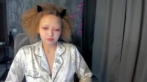 Snapshot of senya_sol chatting on 06.27.26 senya_sol online show from 06.27.26