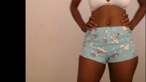 Snapshot of sera_booty chatting on 12.05.25 Anne online show from 12.05.25