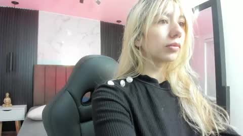 Snapshot of serene_waves chatting on 09.19.25 Serene online show from 09.19.25