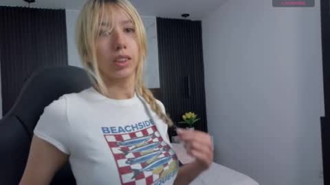 Snapshot of serene_waves chatting on 10.09.25 Serene online show from 10.09.25