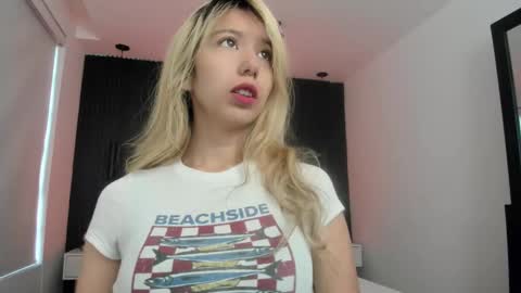 Snapshot of serene_waves chatting on 10.30.25 Serene online show from 10.30.25