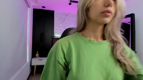 Snapshot of serene_waves chatting on 01.16.26 Serene online show from 01.16.26