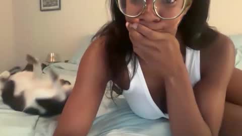 Serenity Bee   online show from 12.16.25