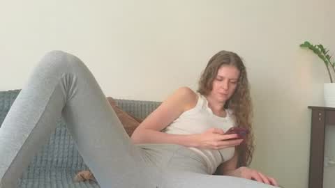 Snapshot of sereta_fin chatting on 07.27.26 Hey Guys and Girls non-binary personalities Im Sereta online show from 07.27.26