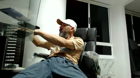 hetero serio discreto online show from 06.21.26