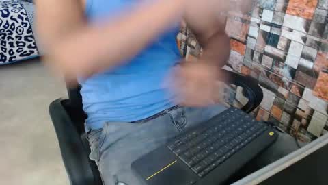 Snapshot of sexatlexx chatting on 11.16.25 arnold online show from 11.16.25