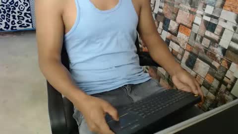 Snapshot of sexatlexx chatting on 12.01.25 arnold online show from 12.01.25