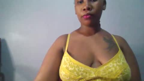 Snapshot of sexie_curvie chatting on 09.24.25 Maggie online show from 09.24.25
