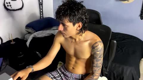 Snapshot of sexoyrock chatting on 12.17.25 ROCKERO online show from 12.17.25