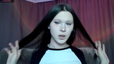 Snapshot of sexpired_princess chatting on 02.18.25 Nextdoor Princess online show from 02.18.25