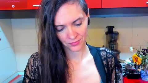 Snapshot of sexqueen1111 chatting on 01.25.25 sexqueen1111 online show from 01.25.25