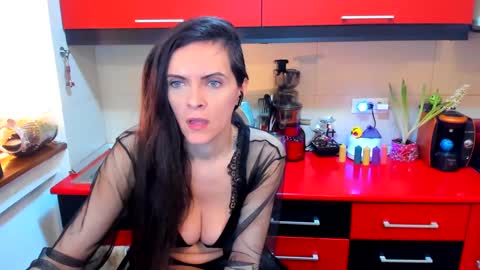 Snapshot of sexqueen1111 chatting on 02.16.25 sexqueen1111 online show from 02.16.25