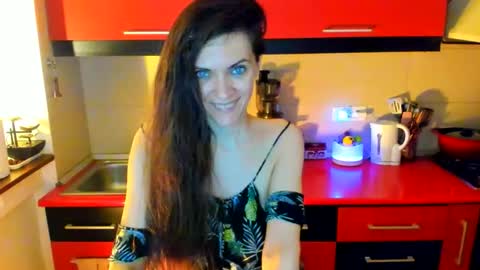 Snapshot of sexqueen1111 chatting on 09.25.25 sexqueen1111 online show from 09.25.25