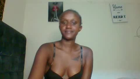 Snapshot of sexsy_sally chatting on 01.04.25 sexsysally online show from 01.04.25