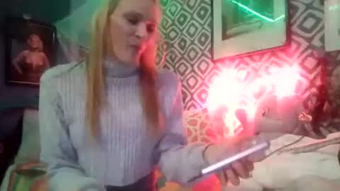 Snapshot of sexxileeah42o chatting on 10.20.25 Leeah CloudZzz online show from 10.20.25