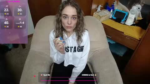 Snapshot of sexxxycrystali chatting on 06.17.26 sexxxycrystali online show from 06.17.26