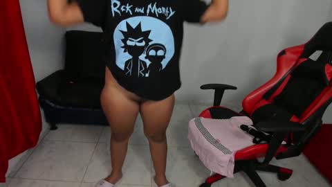 Snapshot of sexxyhot23 chatting on 12.22.24 LINDA online show from 12.22.24