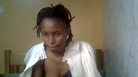 Snapshot of sexxyjey_ chatting on 10.22.25 sexxyjey_ online show from 10.22.25